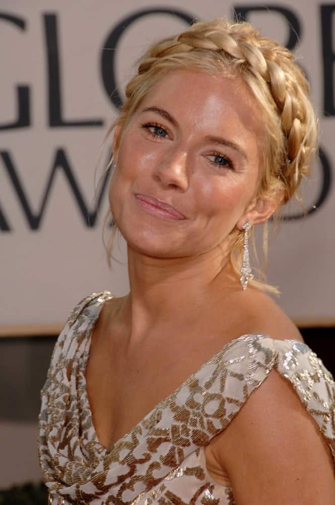 Sienna Miller looks gorgeous in a crown braided hairstyle with loose strands that she wore during the 64th Annual Golden Globe Awards on January 15, 2007.