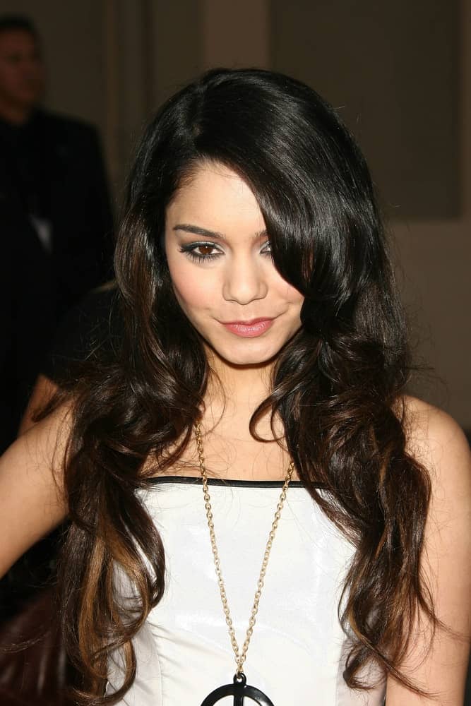 Vanessa Anne Hudgens flaunted her thick tousled curly long hairstyle that has highlights and long side-swept bangs at the 34th Annual American Music Awards at Shrine Auditorium on November 21, 2006 in Los Angeles, CA.