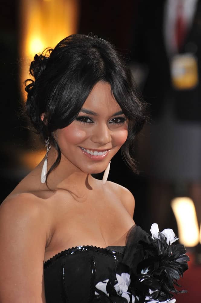 Vanessa Hudgens was at the 81st Academy Awards at the Kodak Theatre in Hollywood in February 22, 2009. She wore a gorgeous black floral strapless dress that paired quite well with her messy bun hairstyle with loose curtain curly bangs.