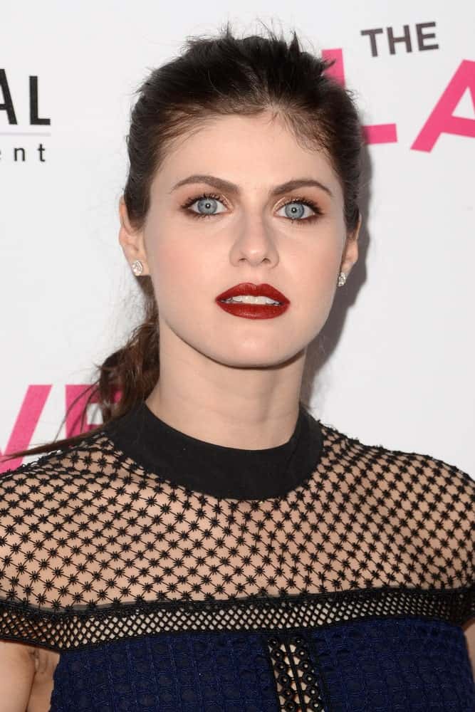 Alexandra Daddario pulled her hair back to a high ponytail for "The Layover" Los Angeles Premiere held on August 23, 2017.