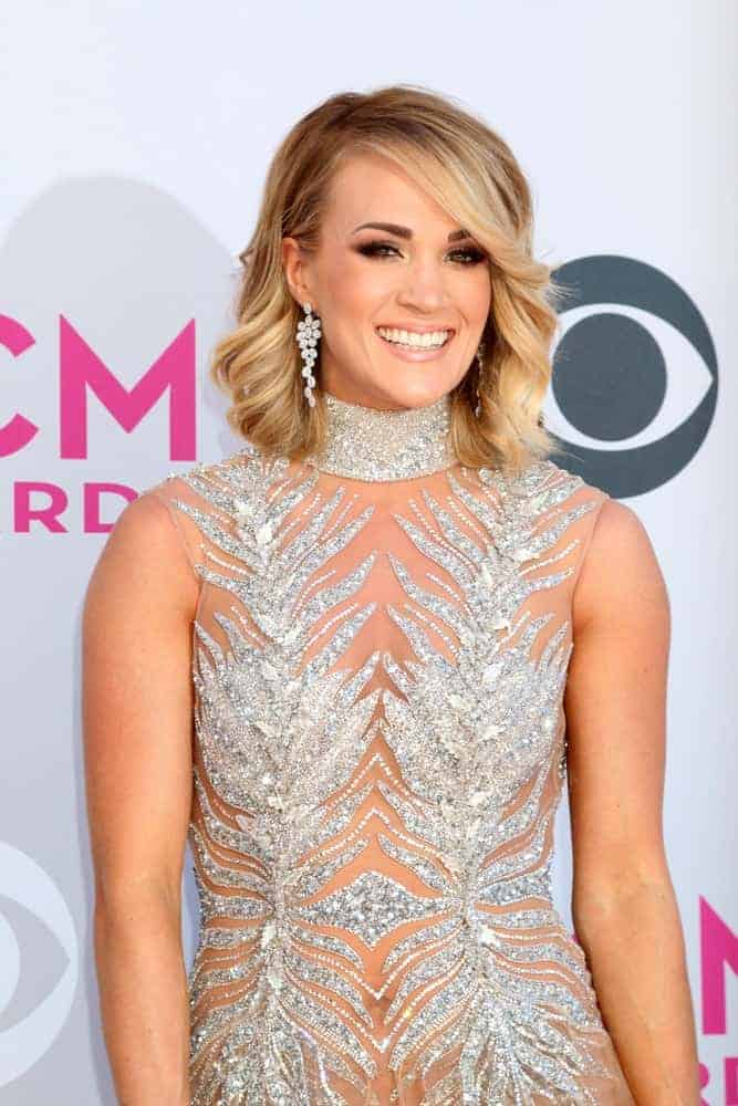 Carrie Underwood looks lovely wearing this short flippy hairstyle with side bangs at the Academy of Country Music Awards 2017 on April 2, 2017.