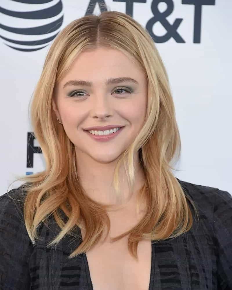 Chloe Grace Moretz attended the 2019 Film Independent Spirit Awards on February 23, 2019, in Santa Monica, CA. She wore a gray dress that emphasized her lovely highlighted and layered sandy blonde hairstyle.
