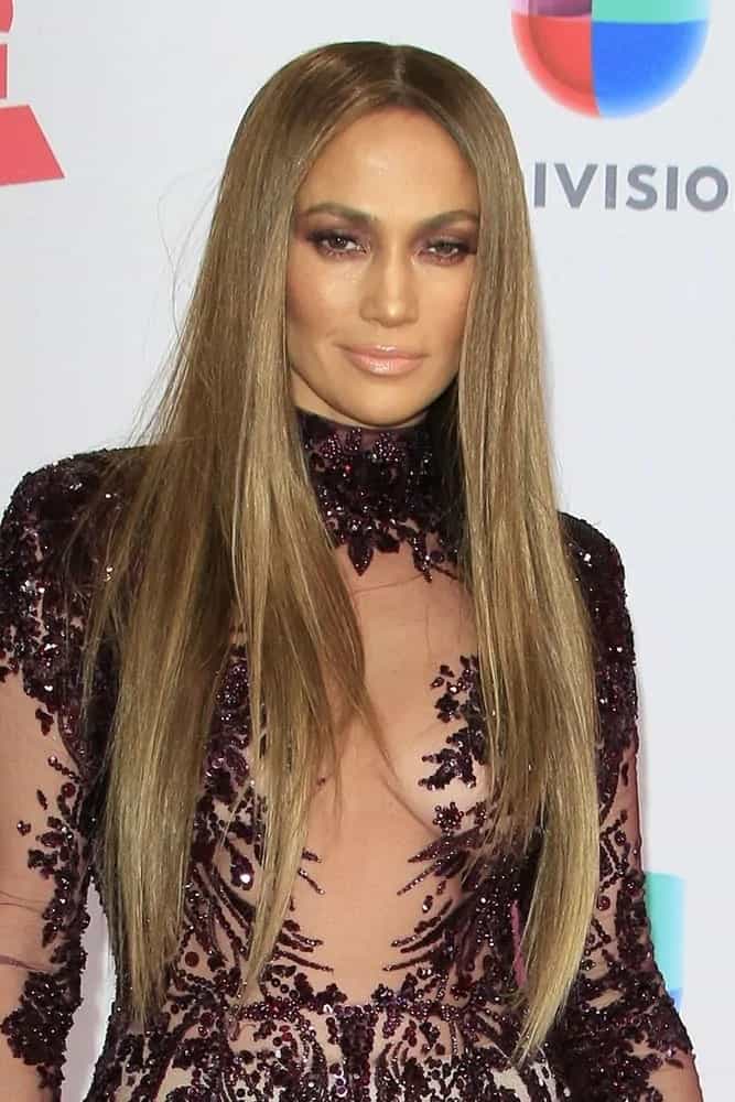 A sleek and straight ultra long hairstyle is always a beauty win and JLo nailed it at the 17th Annual Latin Grammy Awards on November 17, 2016.