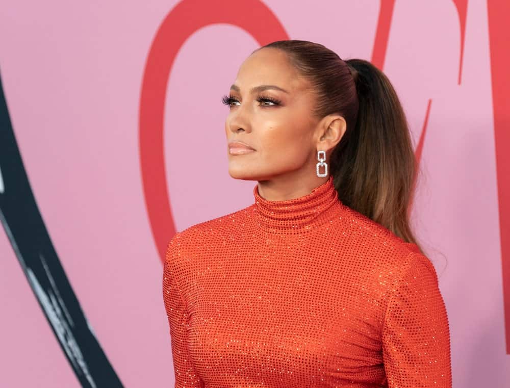 Jennifer Lopez is dazzling in a Ralph Lauren dress and a slicked back ponytail that she wore at the 2019 CFDA Fashion Awards last June 3, 2019.