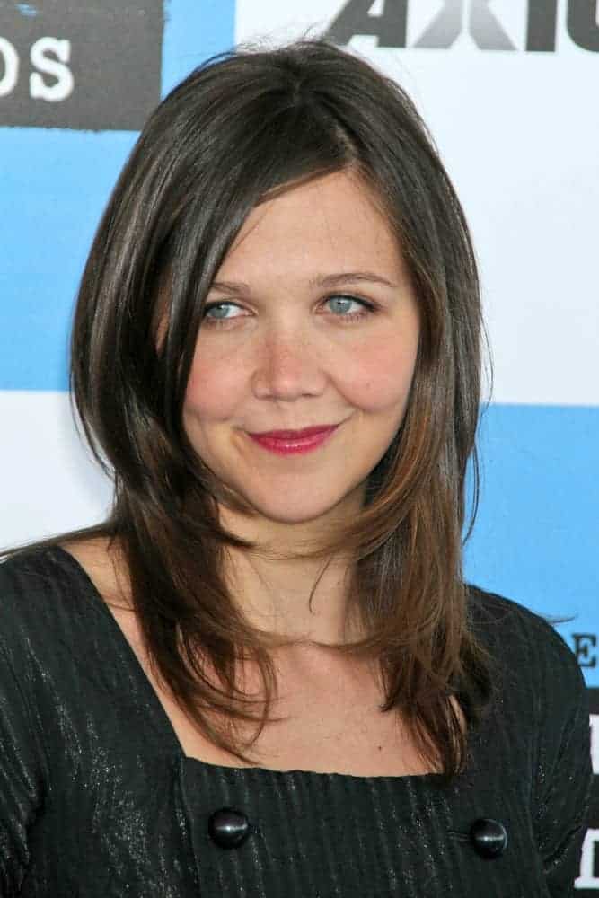 Maggie Gyllenhaal attended the 2007 Film Independent's Spirit Awards at the Santa Monica Pier, Santa Monica, CA on February 24, 2007. She paired her elegant black dress with a medium-length layered hairstyle with long side bangs.