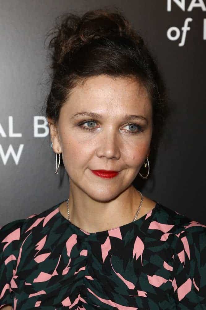 Actress Maggie Gyllenhaal attended the National Board of Review Gala at Cipriani Wall Street in New York on January 4, 2017. She was charming in a patterned dress and messy dark bun hairstyle.