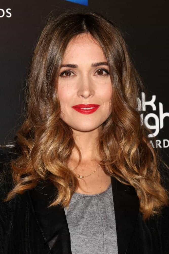 Rose Byrne was at the 2010 Breakthrough of the Year Awards at Pacific Design Center on August 15, 2010, in West Hollywood, CA. She was lovely in a smart casual outfit that she paired with her red lips and long, loose and tousled brunette hairstyle with waves.