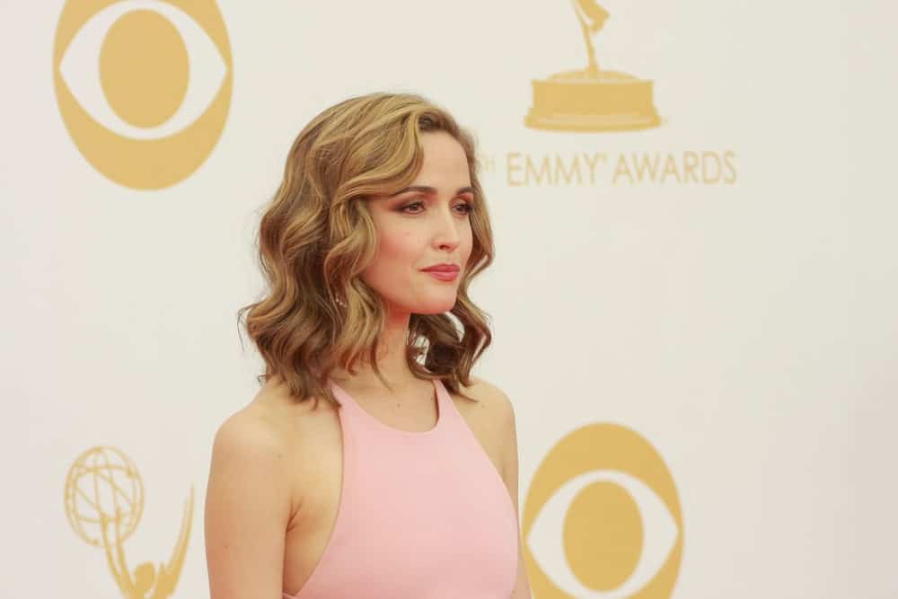 Rose Byrne was at the 65th Primetime Emmy Awards at the Nokia Theatre, LA Live on September 22, 2013 Los Angeles, CA. She was charming in a pink dress that she paired with a sandy blond bob hairstyle with waves, and highlights.