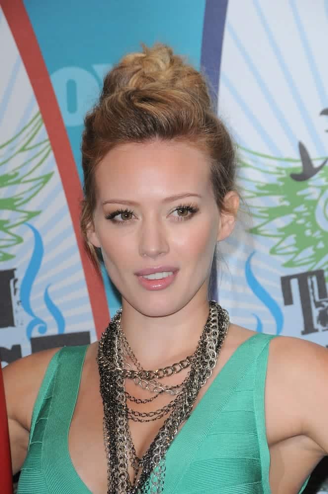 She gathered all her dark brow tresses into top knot 'do at the 2010 Teen Choice Awards on August 8, 2010.