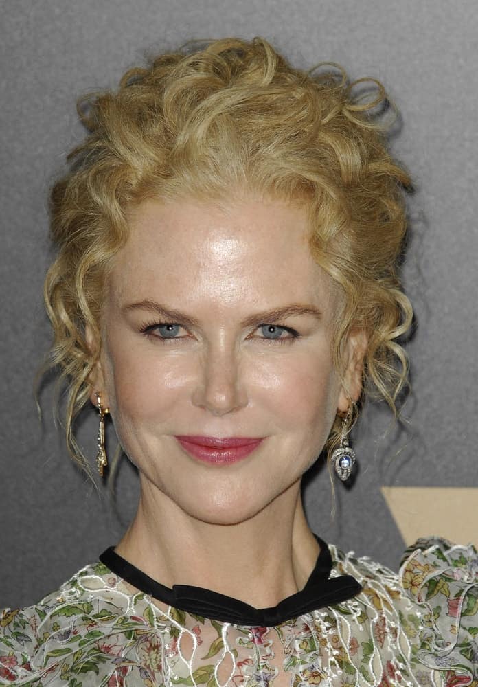 At the 20th Annual Hollywood Film Awards on November 6, 2016, Kidman wore her curls in a loose up-do with a few pieces hanging down.