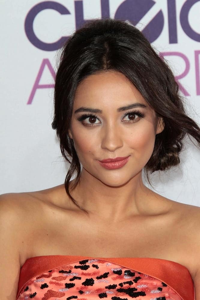 Shay's braided updo is a seriously pretty style that gives the 2013 People's Choice Awards Arrivals a modern refresh on January 9, 2013.