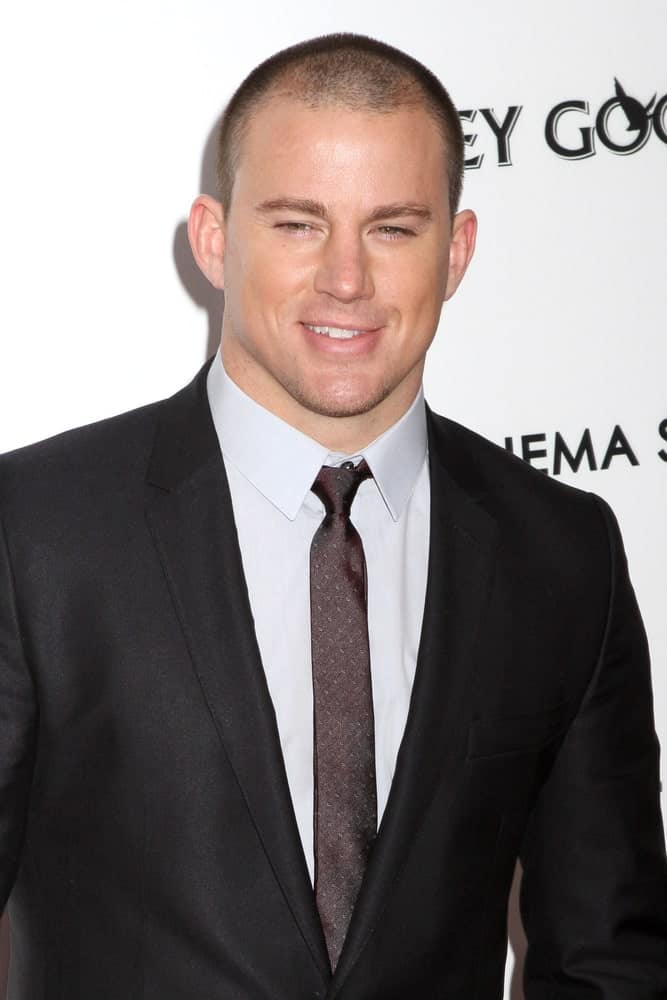 The actor appeared at the premiere of "Side Effects" at AMC Lincoln Square Theater on January 31, 2013 with a short buzz cut hairstyle and a pitch-black suit.