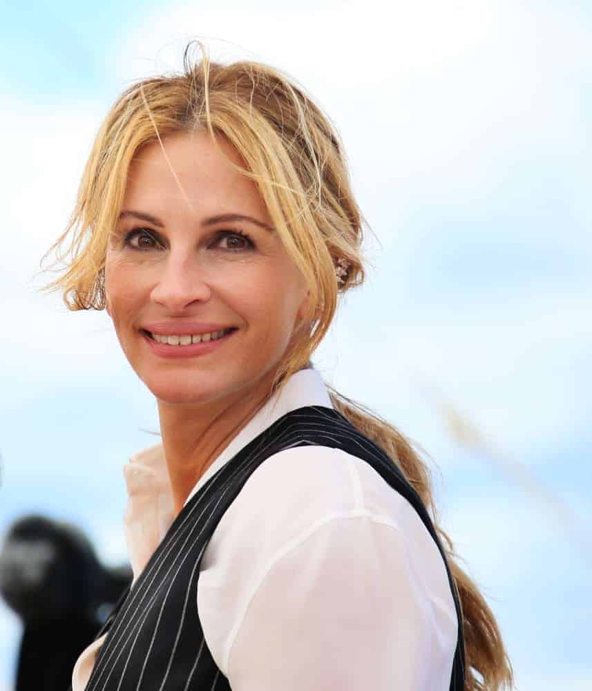 Julia Roberts styled her long, blonde tresses with a messy low ponytail and parted bangs for the 'Money Monster' photocall on May 12, 2016.