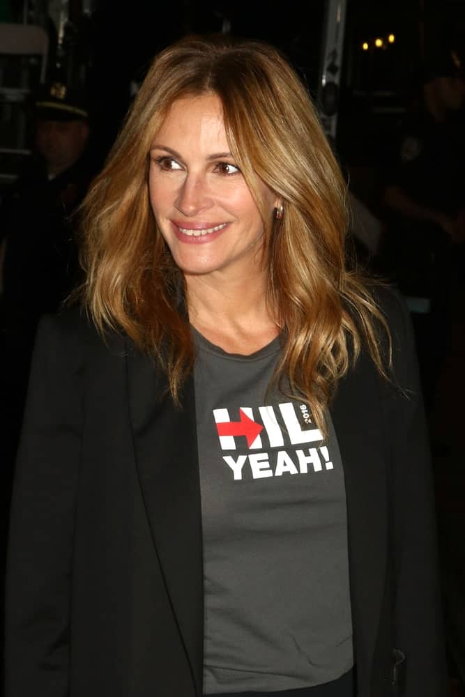 How to recreate Julia Roberts new wavy bob