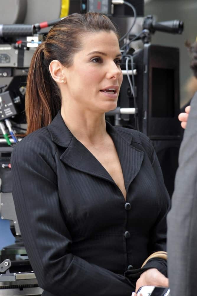 Sandra Bullock was seen on location for "The Proposal" filming in New York last June 06, 2008. Her power suit outfit was paired with a neat and slick highlighted ponytail.