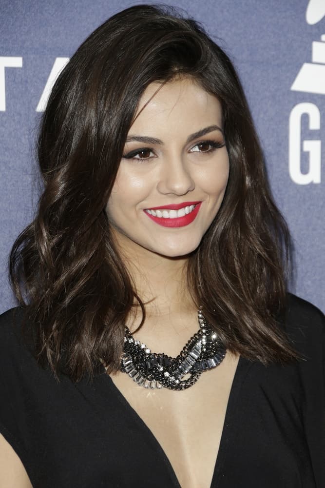 Victoria Justice attended the Delta Air Lines Toasts 2015 GRAMMYs at a SOHO House on February 5, 2015 in West Hollywood, CA. She wore a sexy black dress, gorgeous necklace and her hair was tousled, wavy and loose with layers and highlights.