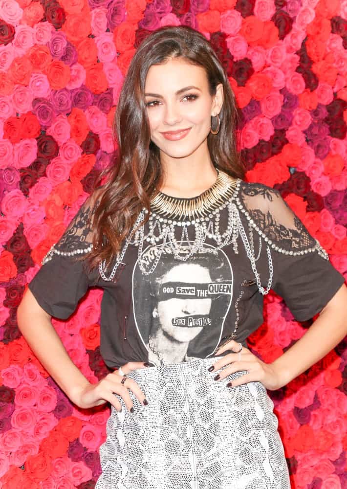 On February 10, 2019, Victoria Justice attended the Alice + Olivia By Stacey Bendet presentation during New York Fashion Week at The Angel Orensanz Foundation. She wore a fashionable casual outfit to go with her long brunette hairstyle that has subtle layers and highlights loose on her shoulders.