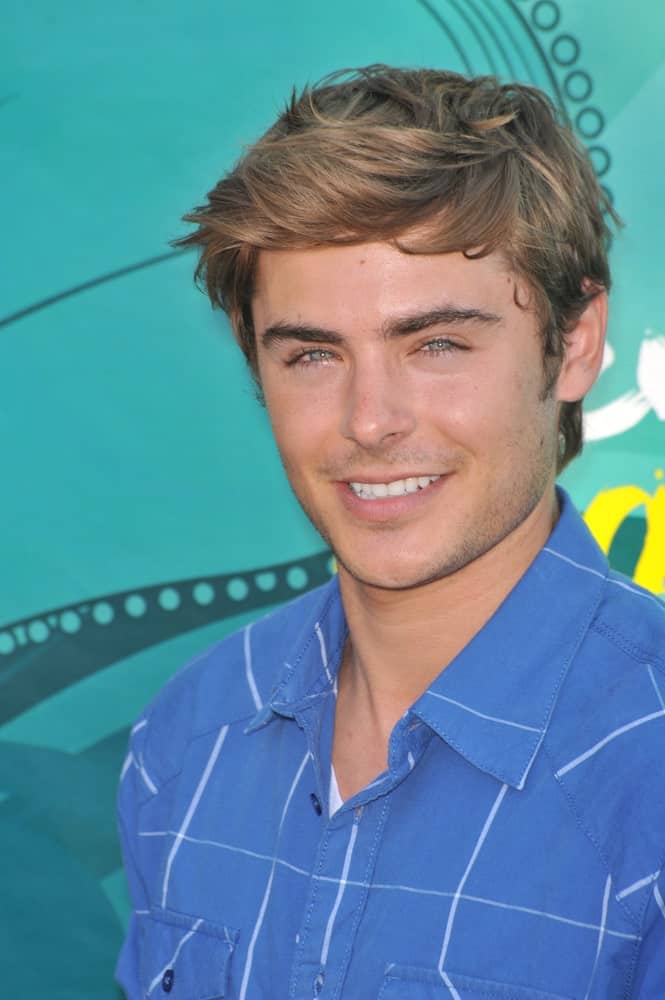 The actor steals every young girl's heart with his messy side-swept hairstyle during the 2009 Teen Choice Awards held on August 9, 2009.