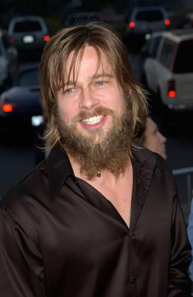 Even when Brad Pitt had long unkempt hair and massive beard back in 2002, he still looked handsome and rugged that goes quite well with his black button down shirt.
