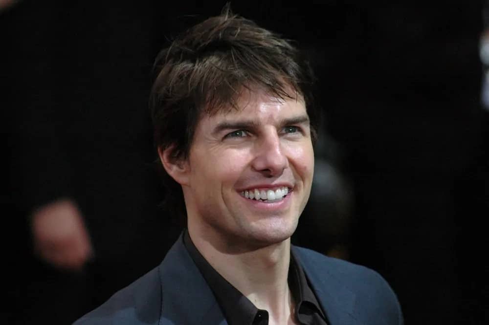 Tom Cruise sported a short haircut with messy straight bangs that went well with his brilliant smile at the German premiere of the film "War of the Worlds" in Berlin in 2005.