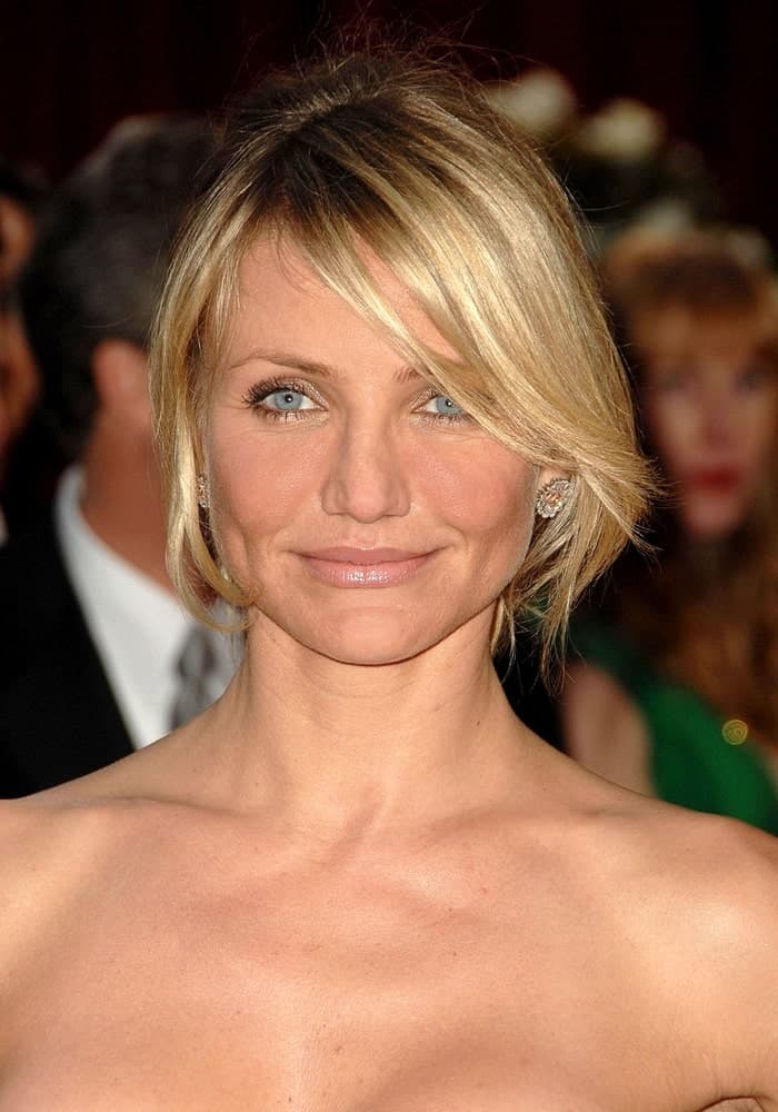 Cameron Diaz wore her Bulgari earrings emphasized by her messy upstyle with side-swept bangs at the 80th Annual Academy Awards Oscars Ceremony in Los Angeles last February 24, 2008.