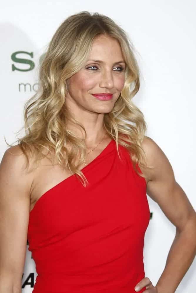 Cameron Diaz paired her sexy red dress with a loosely curled hairstyle that was tousled for extra volume. She wore this look last January 10, 2011 for the "Green Hornet" Premiere at Grauman's Chinese Theater.