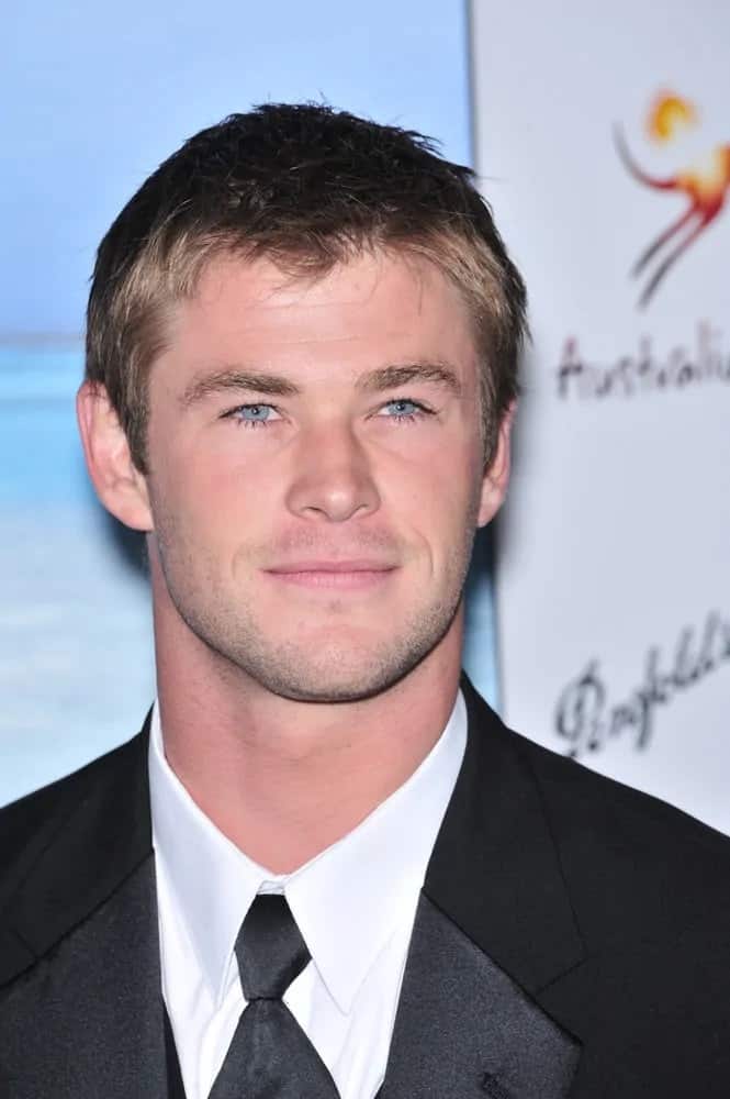 Chris Hemsworth had a messy and tousled short dark brown hair paired with five o'clock shadow at the G'Day USA Australia.com Black Tie Gala in 2008.