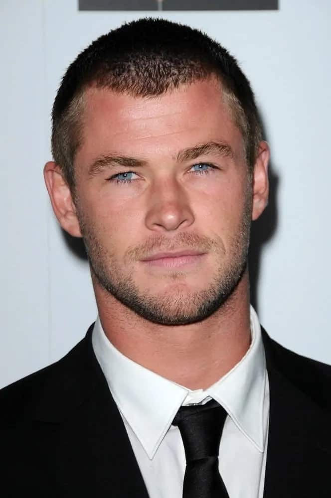 Chris Hemsworth opted for a buzz cut hairstyle and trimmed beard to balance his classic black suit at the G'Day USA Australia Week 2009 Black Tie Gala.