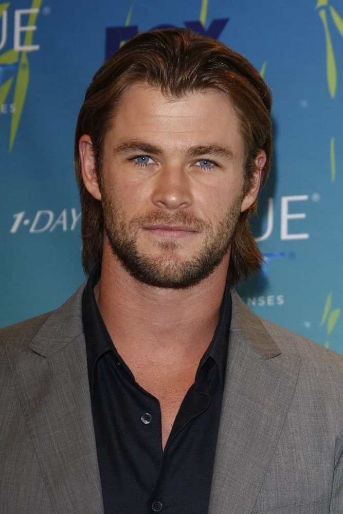 Chris Hemsworth was at the 2011 Teen Choice Awards held at Gibson Amphitheatre last August 7, 2011 in Los Angeles, California. He wore his long reddish brown hair slick and brushed back with a center part.