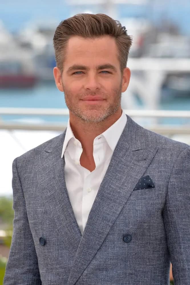 Hollywood actor Chris Pine dazzled with his slick pompadour look and five o'clock shadow at the photocall for "Hell or High Water" at the 2016 69th Festival de Cannes.