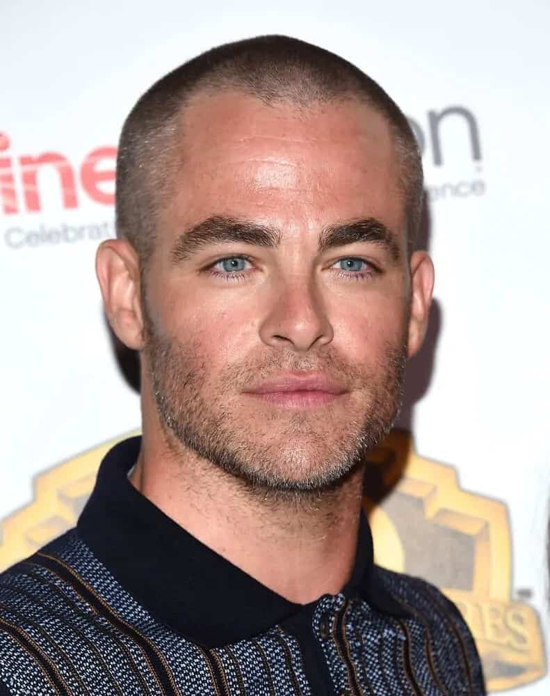Actor Chris Pine wore a casual shirt with his salt and pepper semi-skinhead when he attended the Warner Brothers' CinemaCon of 2017 in Las Vegas, Nevada.