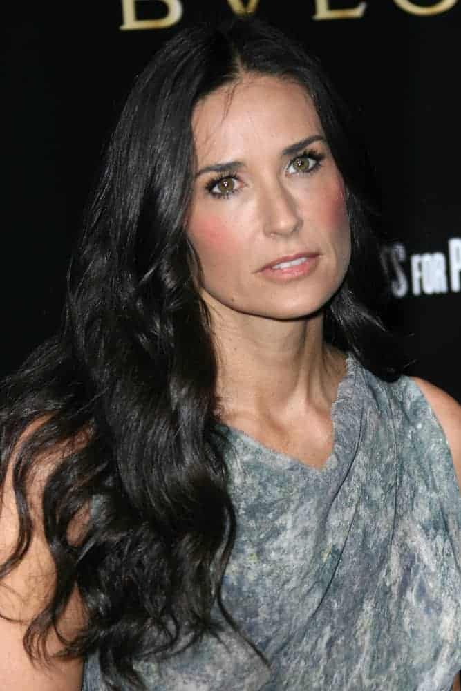 Last January 13, 2011, Demi Moore arrived at the Bvlgari Hosts Funraiser for Save The Children with a center parted hairstyle, emphasizing her messy yet beautiful waves.