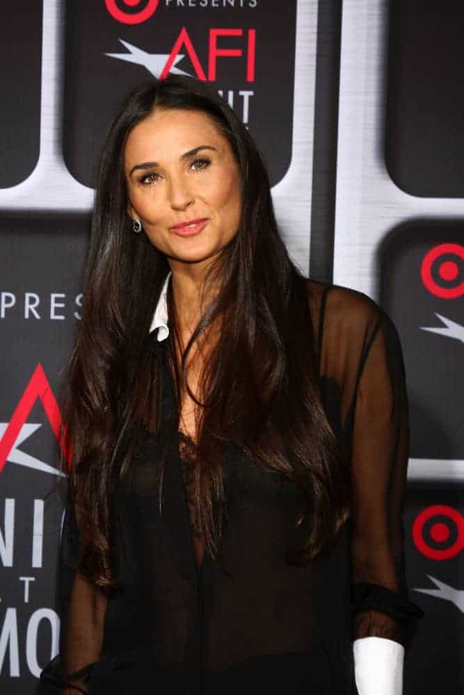 Demi Moore proved that simplicity can turn into elegance and beauty as she wore this effortless hairstyle with subtle waves during the AFI Night at the Movies 2013.