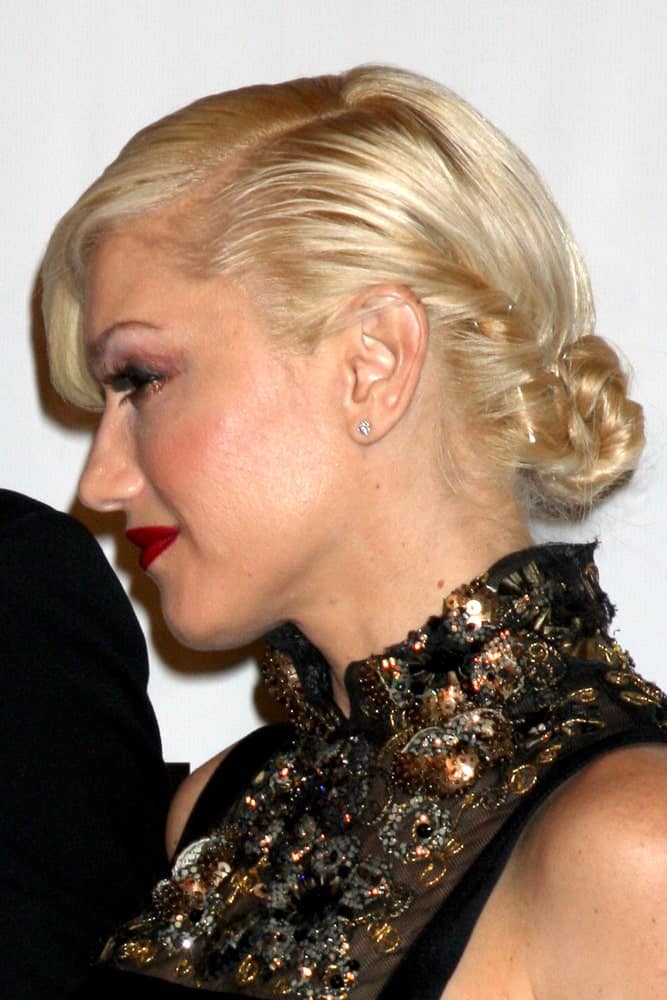 Gwen Stefani arrived at the MOCA's Annual Gala "The Artist's Museum Happening" 2010 at the Museum of Contemporary Art last November 13, 2010 in Los Angeles, CA. She was a picture of elegance with her slick low bun hairstyle.