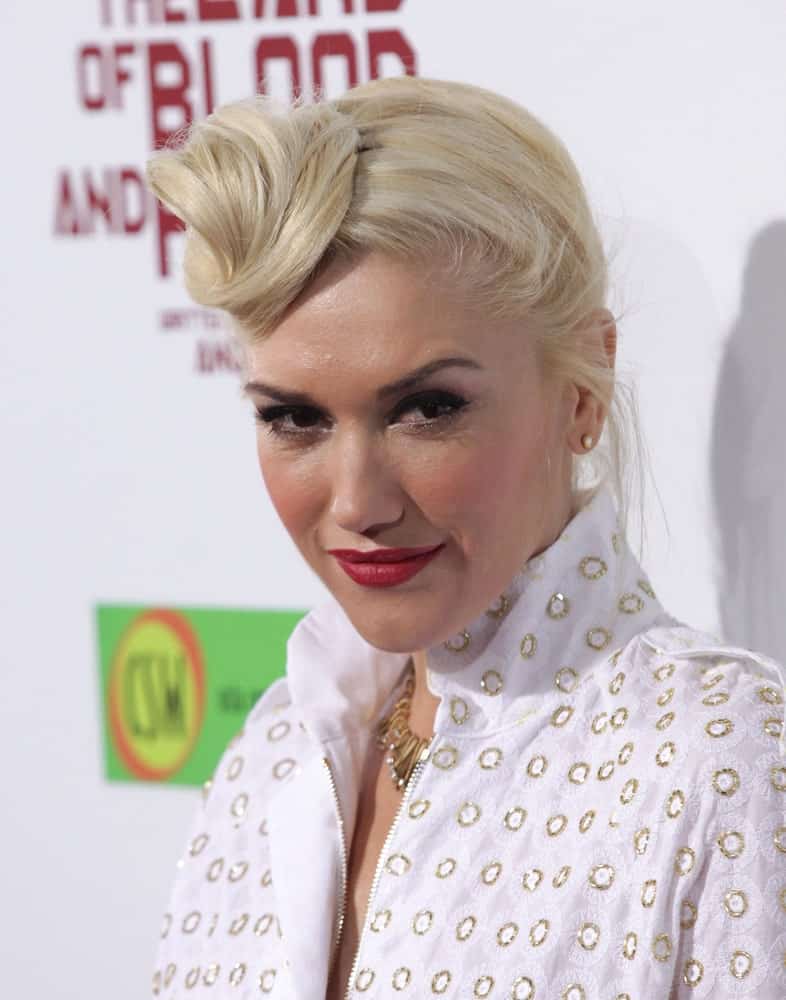 Gwen Stefani was at the "In The Land of Blood and Honey" Los Angeles Premiere last December 08, 2011 in Hollywood, CA. She wore a unique and edgy swirly top knot hairstyle with tendrils at the side.
