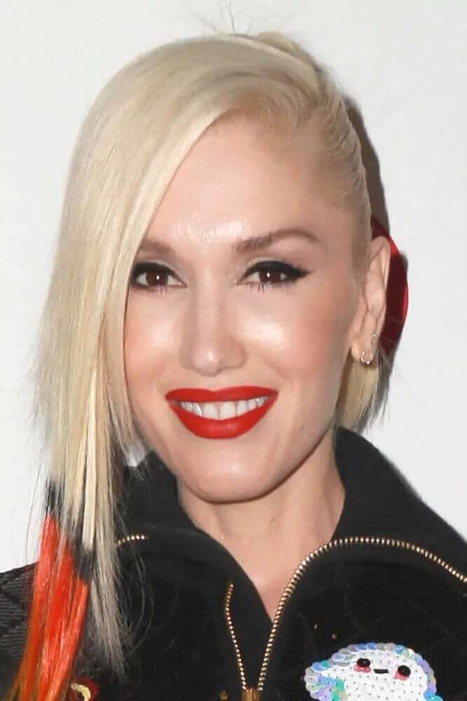 Last December 5, 2014, Gwen Stefani attended the KIIS FM's Jingle Ball 2014 with an orange and black tipped hair arranged in a ponytail with long side bangs.