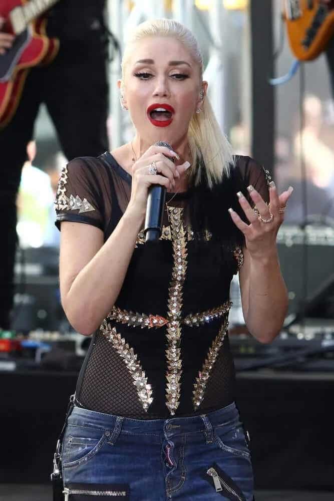 Gwen Stefani performed on the NBC "Today" show concert series last July 15, 2016. She rocked with a high ponytail hairstyle dyed with black at the tips.