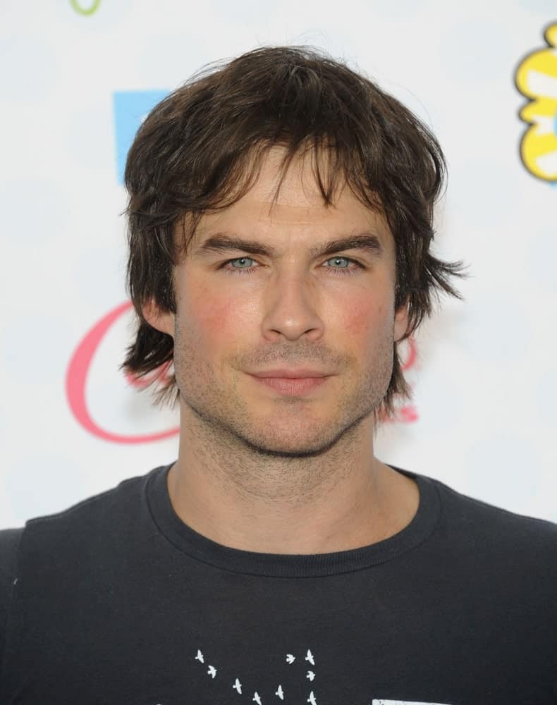 The actor looking all casual and relaxed on a tousled hairstyle at the Teen Choice Awards 2014 on August 10th. It was incorporated with some short bangs and subtle highlights that complement his skin tone.