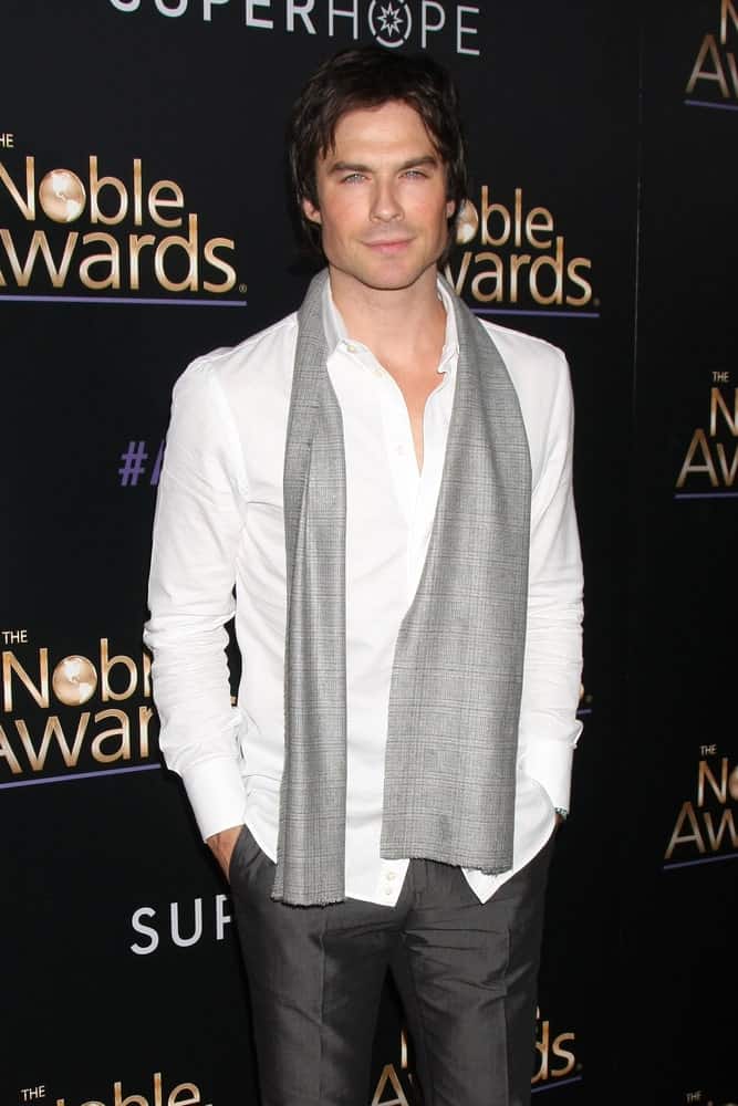 The model sported a volumized layered hair during the Noble Awards at the Beverly Hilton Hotel on February 27, 2015. The look was completed with a gray scarf hanging around his white long sleeve polo.