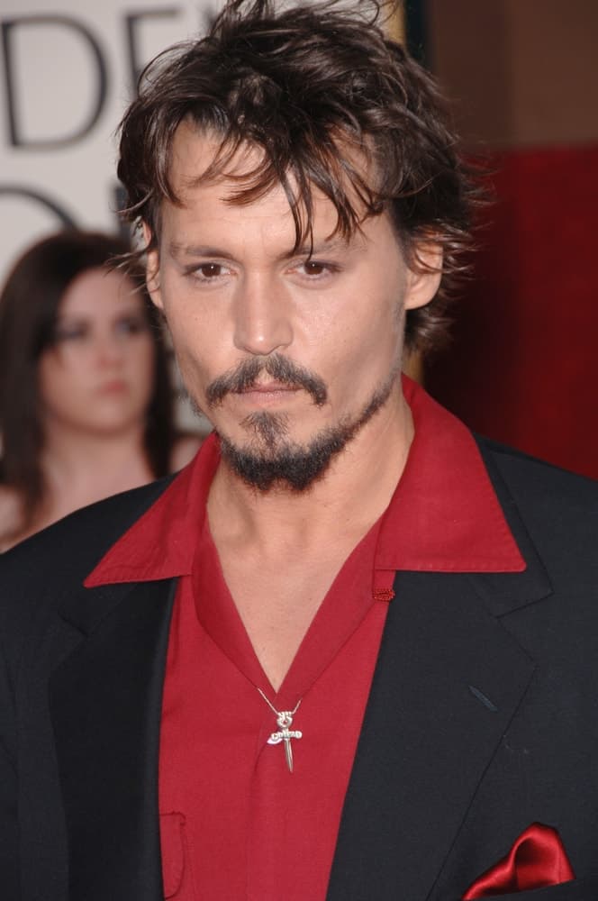 Johnny Depp looked gaunt with thick beard to pair his short and tousled hair at the 63rd Annual Golden Globe Awards at the Beverly Hilton Hotel last January 16, 2006.