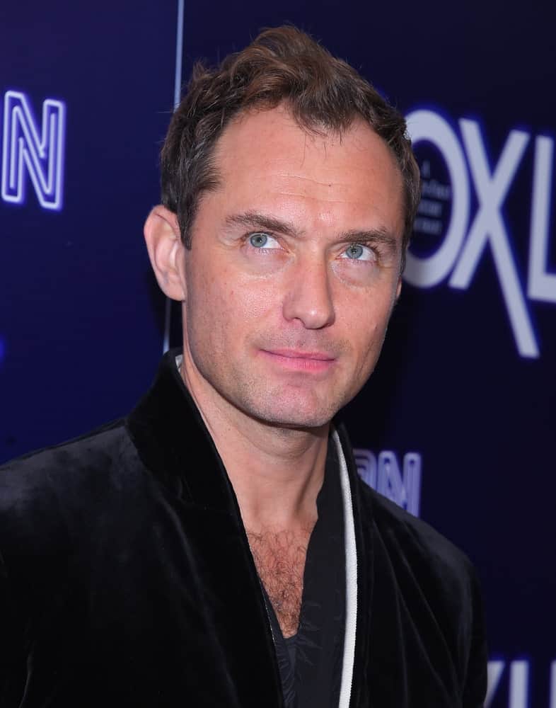 Jude Law's short curly hair was styled in a tossed up 'do with highlights when he arrived at the "Vox Lux" Los Angeles Premiere last December 5, 2018 in Hollywood.