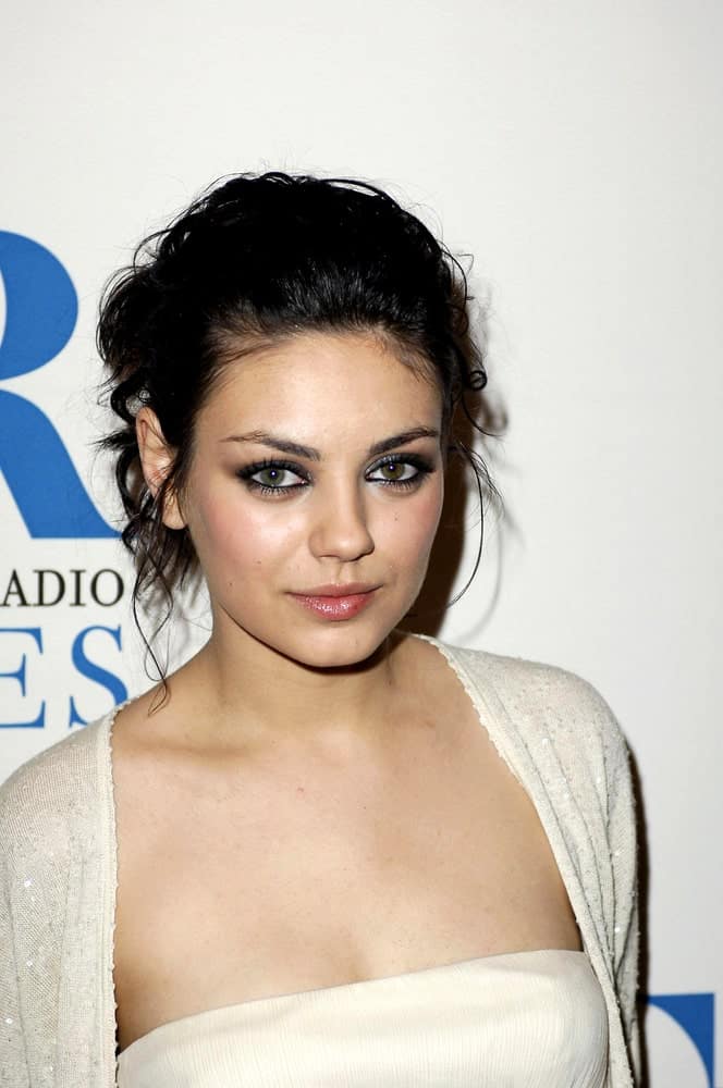 Mila Kunis attended the 2006 William S. Paley Television Festival at the DGA Theater in Los Angeles last March 09, 2006. She had a relaxed yet sexy ensemble outfit that somehow brings focus to her sexy smoky eyes and messy upstyle hairdo with tendrils.