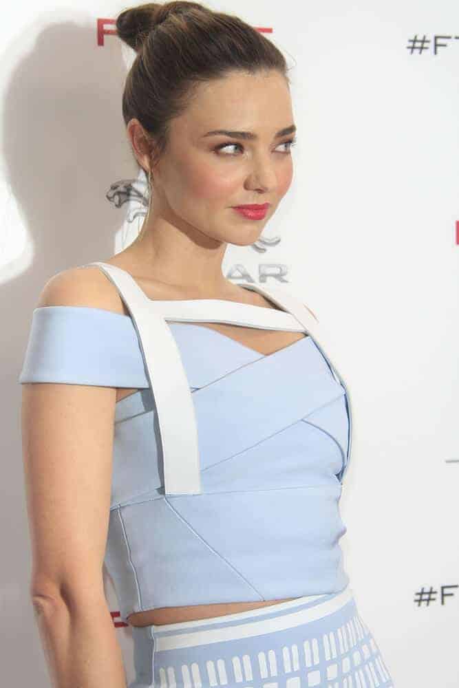 Miranda Kerr is oozing with class and beauty in this simple bun worn last November 19, 2013 at the Jaguar F-TYPE Global Reveal Event.