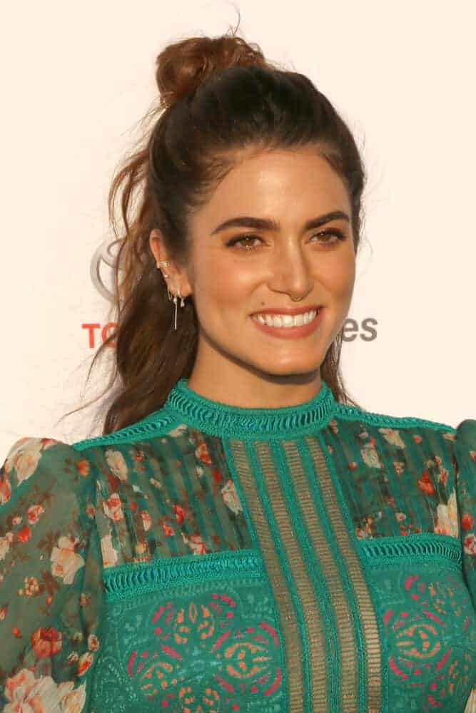 Nikki Reed slayed the Environmental Media Awards last September 23, 2017 with her half-up bun. This style combined elegance and sass together in one look.