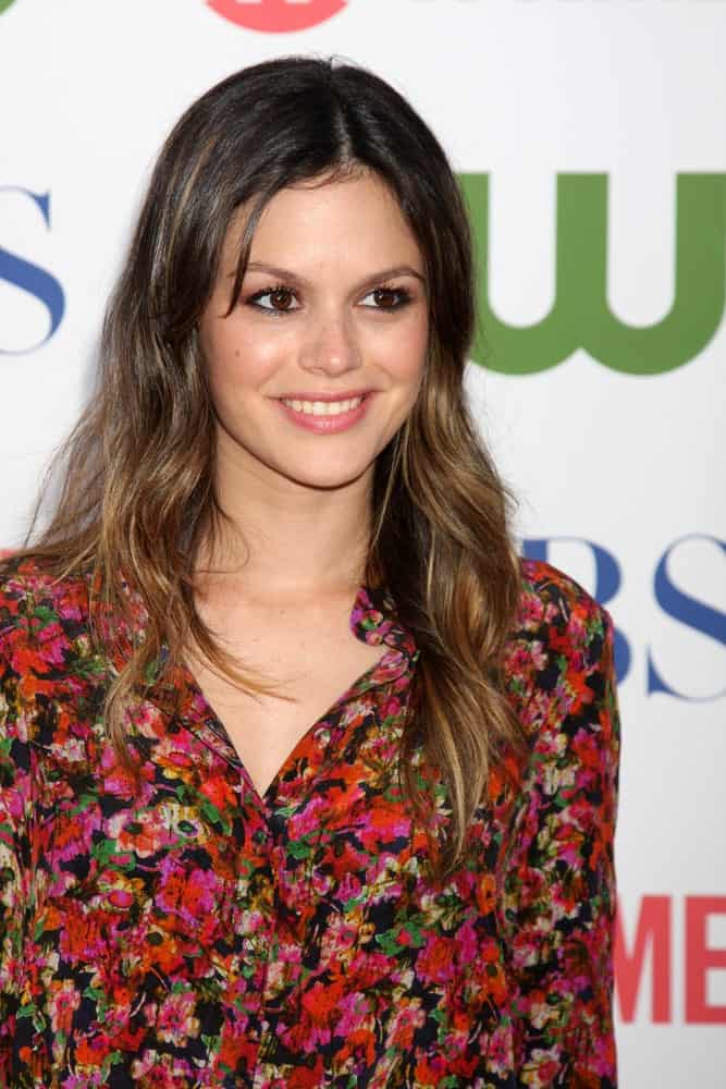 The actress was seen at the CBS TCA Summer 2011 All Star Party at Robinson May Parking Garage on August 3, 2011, in a floral top and tousled highlighted hair. It was center-parted with subtle dark roots showing up.