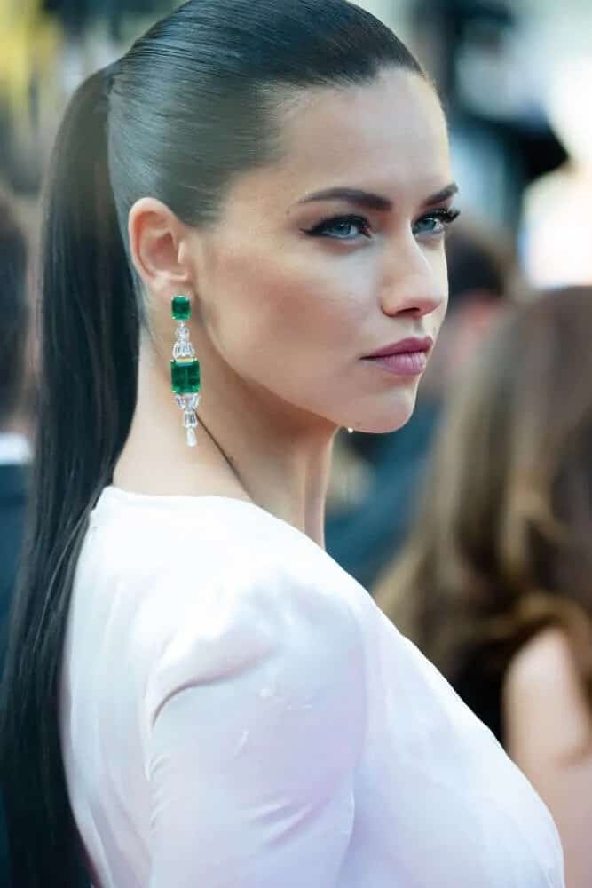 The Brazillian model showcased her sleek and tight ponytail during the premiere of 'Julieta' at the 69th Festival de Cannes, May 17, 2016. This is complemented by her white outfit and emerald earrings.