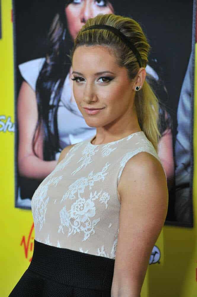 The actress showcased an elegant, prim and proper look whit this ponytail incorporated with a black headband. This hairstyle was worn last January 2013 for the LA premiere of Movie 43 at Grauman's Chinese Theatre, Hollywood.