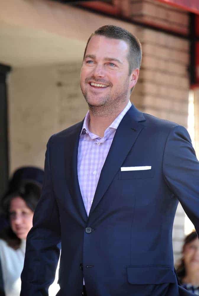 On March 5, 2015, actor Chris O’Donnell was at the Hollywood Boulevard where he was honored with the 2,544th star on the Walk of Fame. He wore a navy blue jacket over his button-down shirt and topped it with a dark brown short crew cut with a slight fade on the sides.