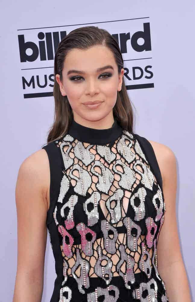 The highly-anticipated singer is at her most sophisticated self as she attended the 2017 Billboard Music Awards with this side-parted slicked back hairstyle.