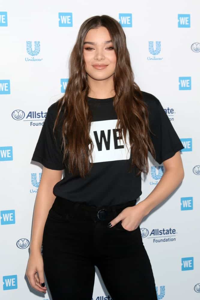 During the WE Day California at The Forum on April 25, 2019, the singer arrives with a black top and pants along with a tousled hairstyle that completed her casual look.